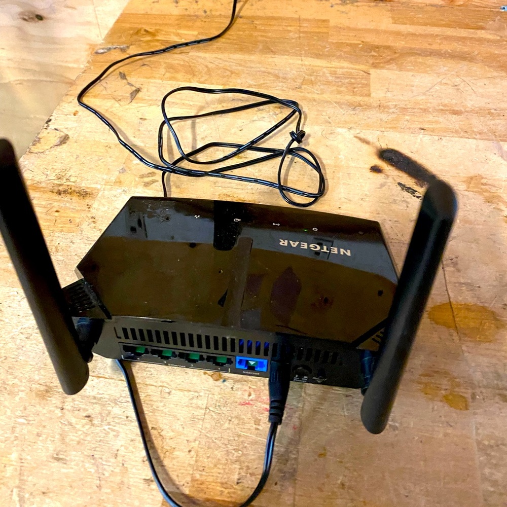 Netgear R6080 Dual Band Smart Wi-Fi 5 Router AC1000 - Picture 2 of 12
